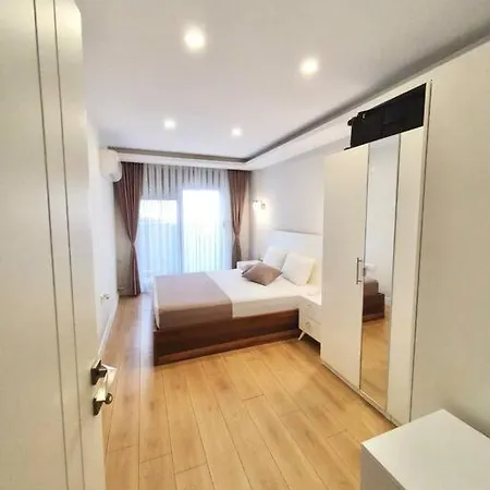 Eine Wunderschone Mit Pool Und Garten Apartamento *